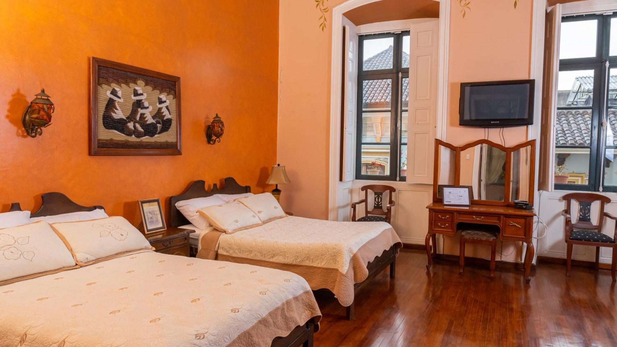 Casa Colonial Quito Hotel Exterior photo