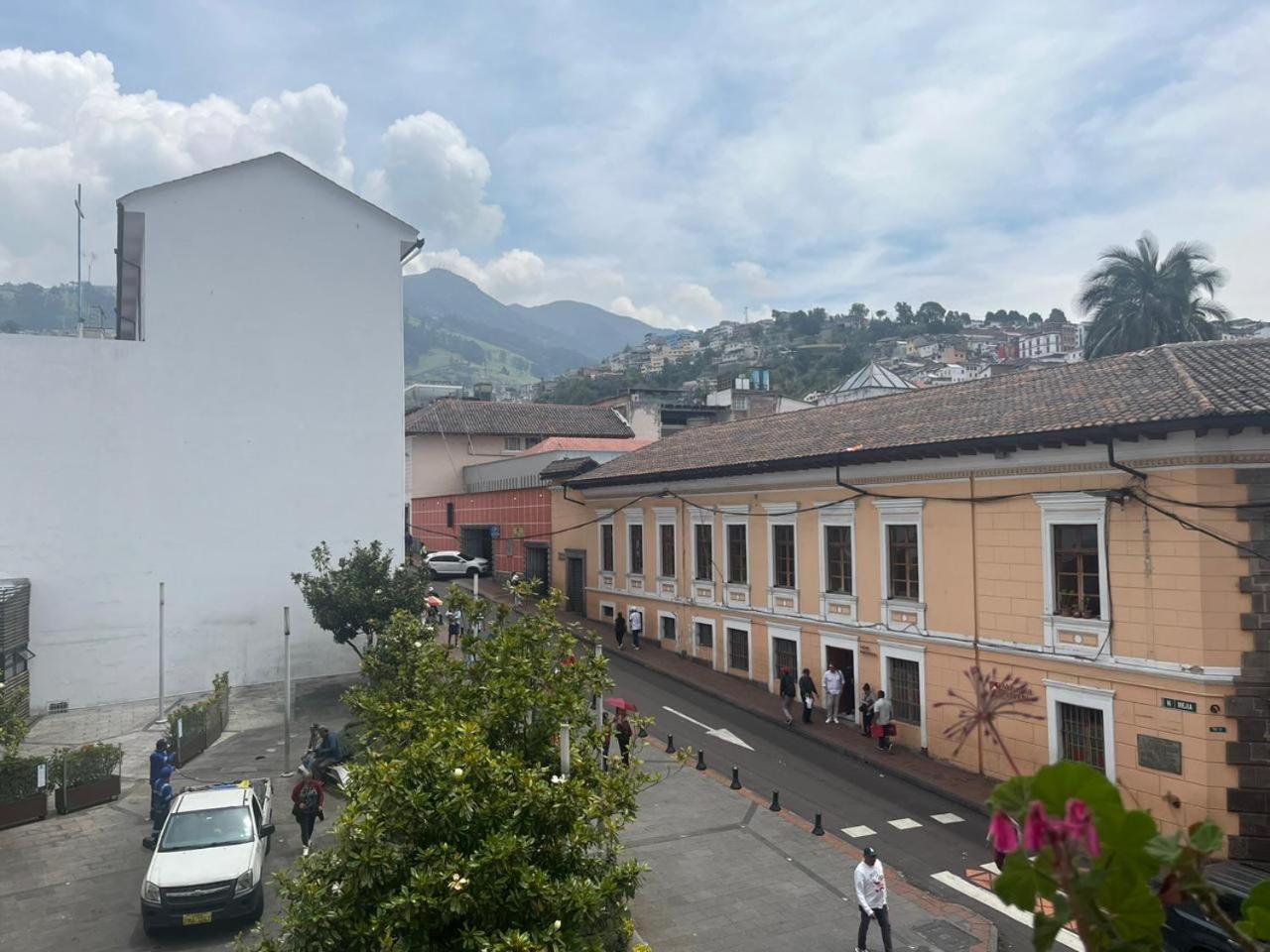 Casa Colonial Quito Hotel Exterior photo